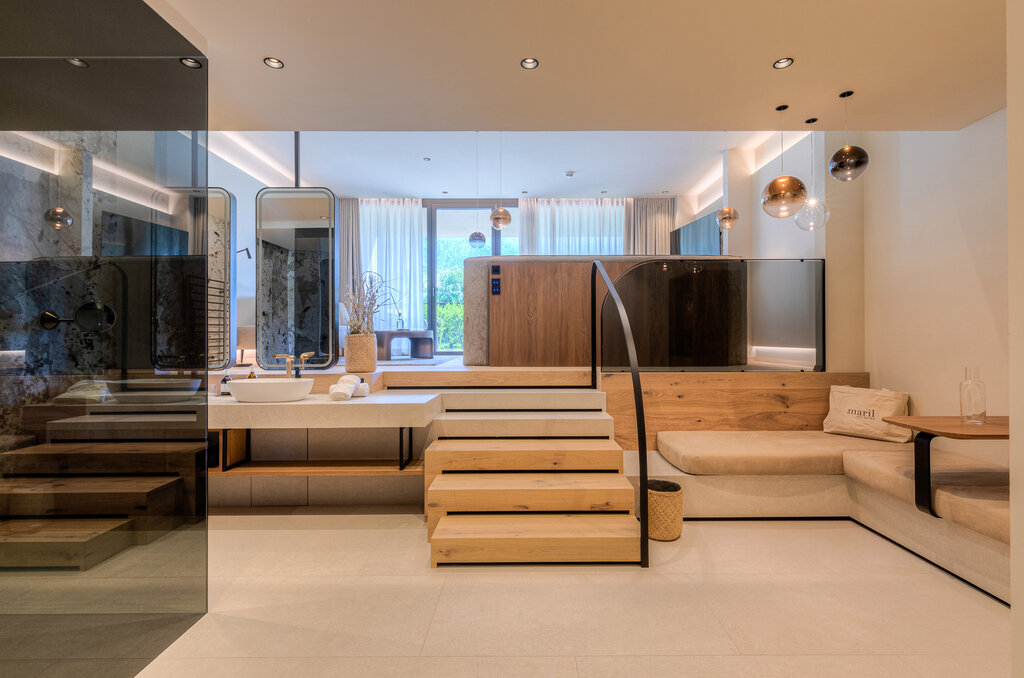 Suiten des Hotels Amatil inklusive Badezimmer mit Armaturen von keuco